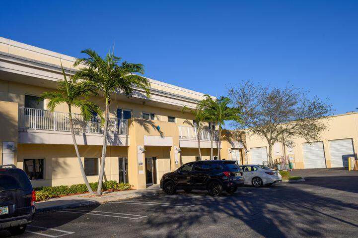2755 Vista Parkway - Photo 1