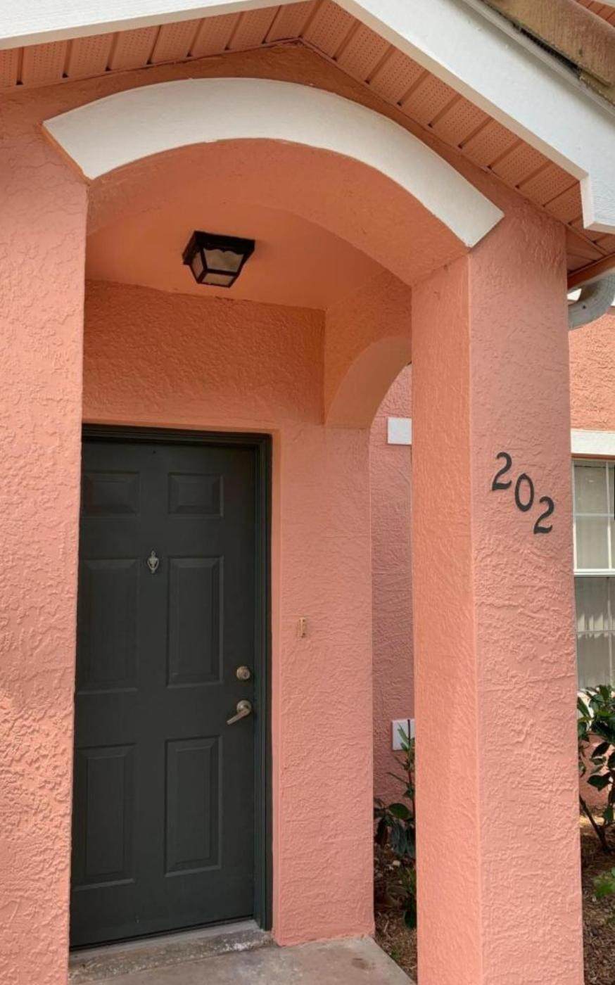 106 Peacock Boulevard - Photo 1