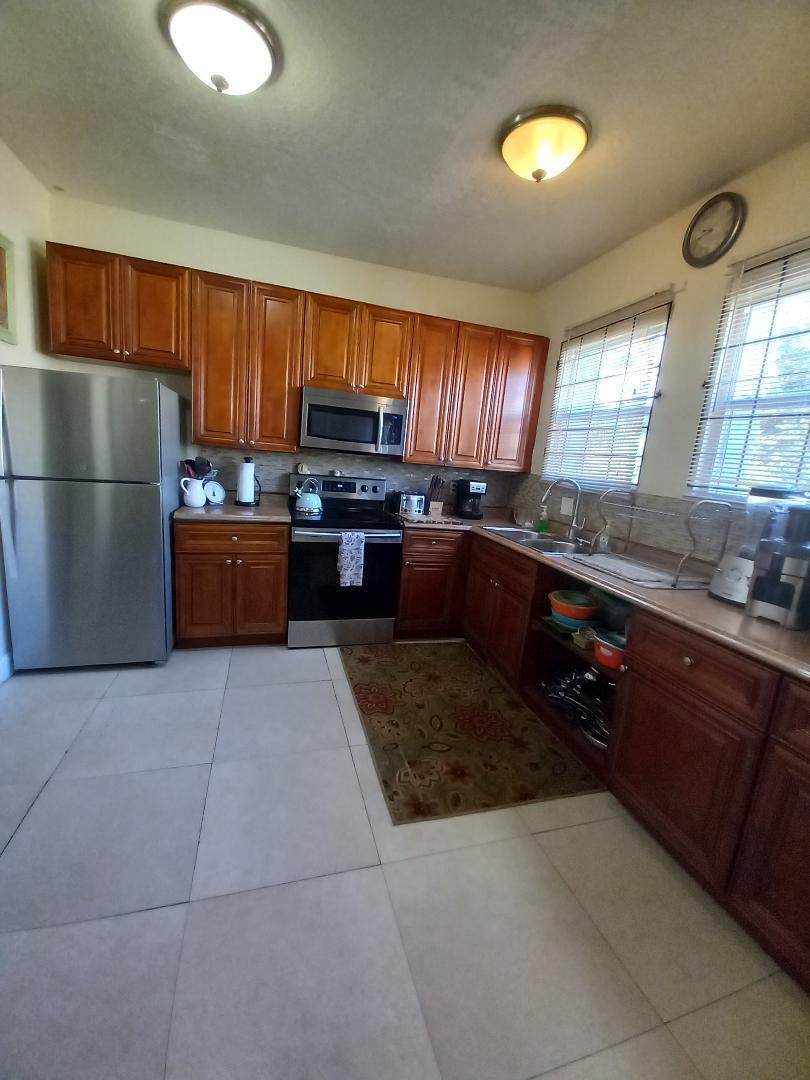 619 4th Street - Photo 1