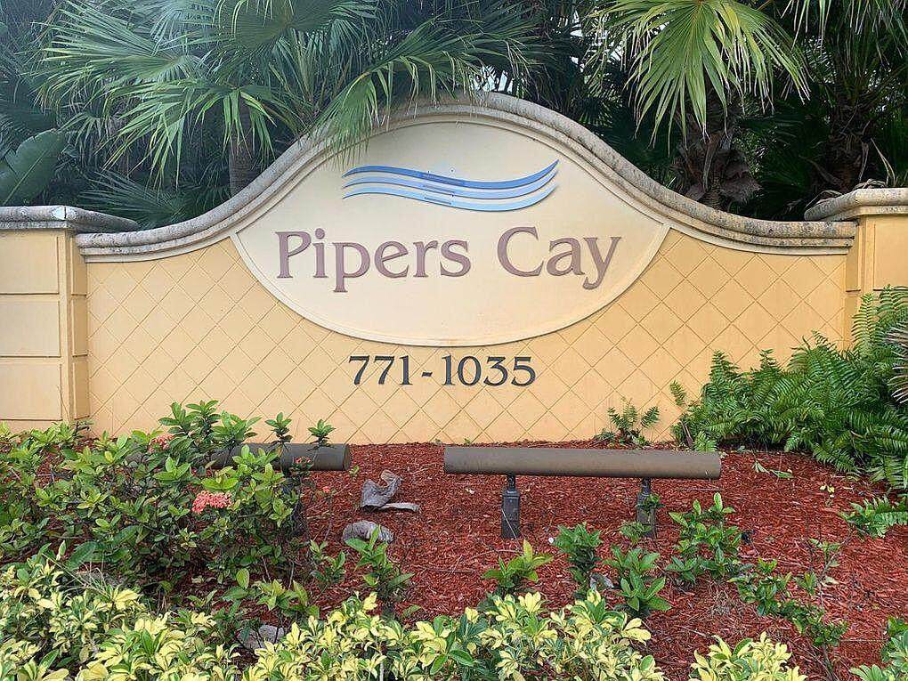 858 Pipers Cay Drive - Photo 1