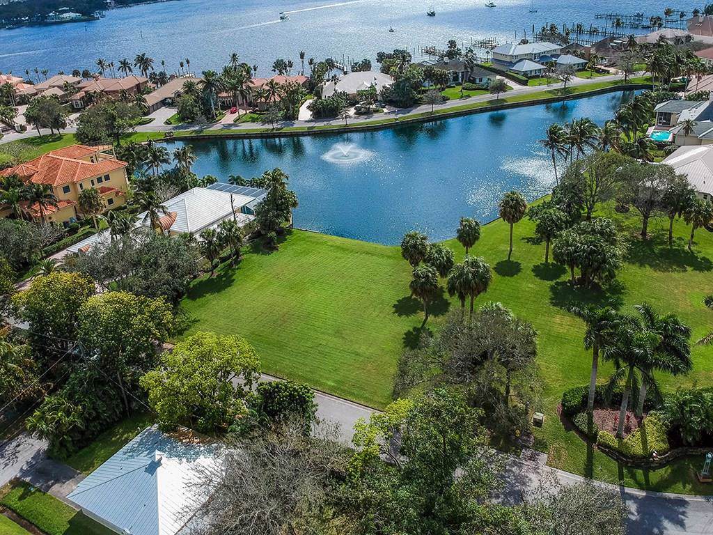 540 Bay Pointe Circle - Photo 1