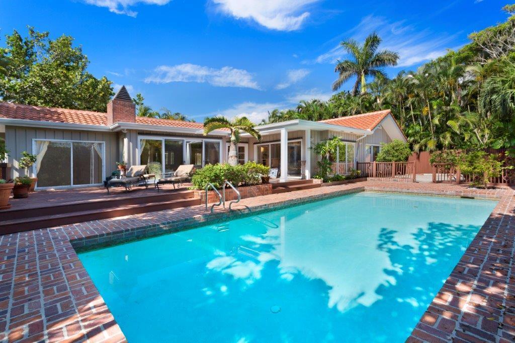 206 Seabreeze Avenue - Photo 1