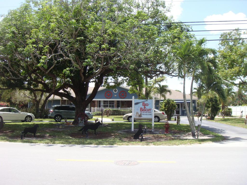 4730 74 Place - Photo 1