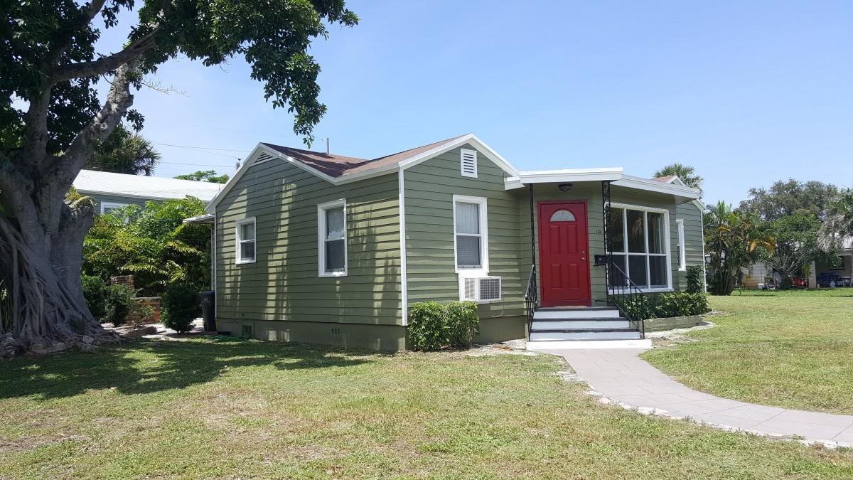 1231 Longwood Street - Photo 1