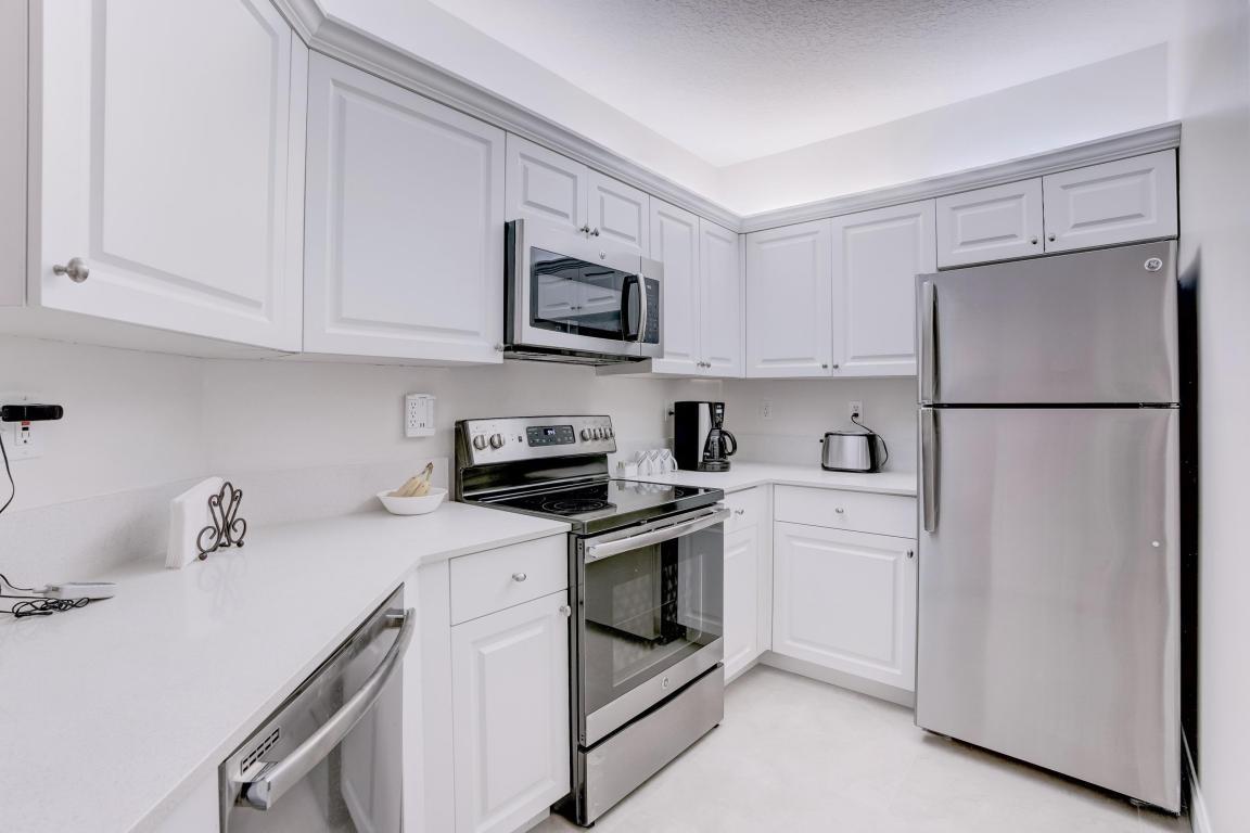 200 Uno Lago Drive - Photo 1