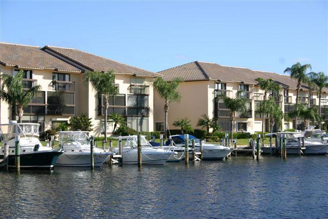 210 Captains Walk - Photo 1
