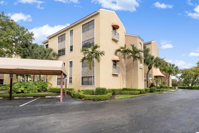 600 Uno Lago Drive - Photo 1