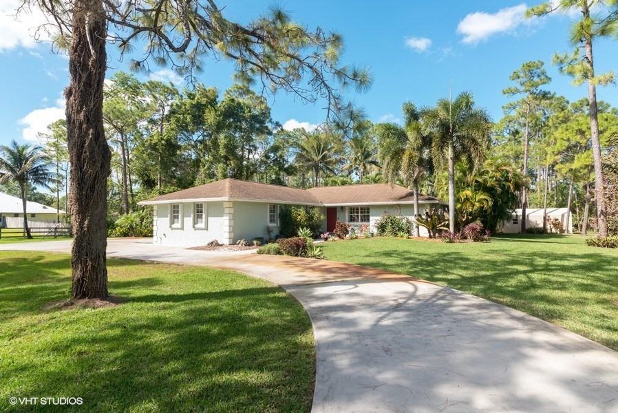 13513 82nd Lane - Photo 1