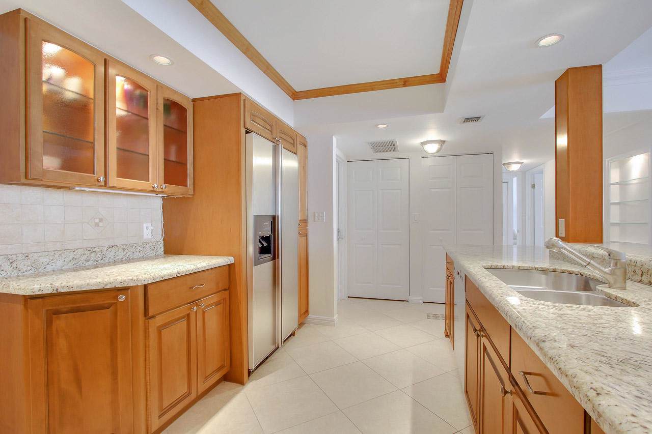 1147 Hillsboro Mile - Photo 1