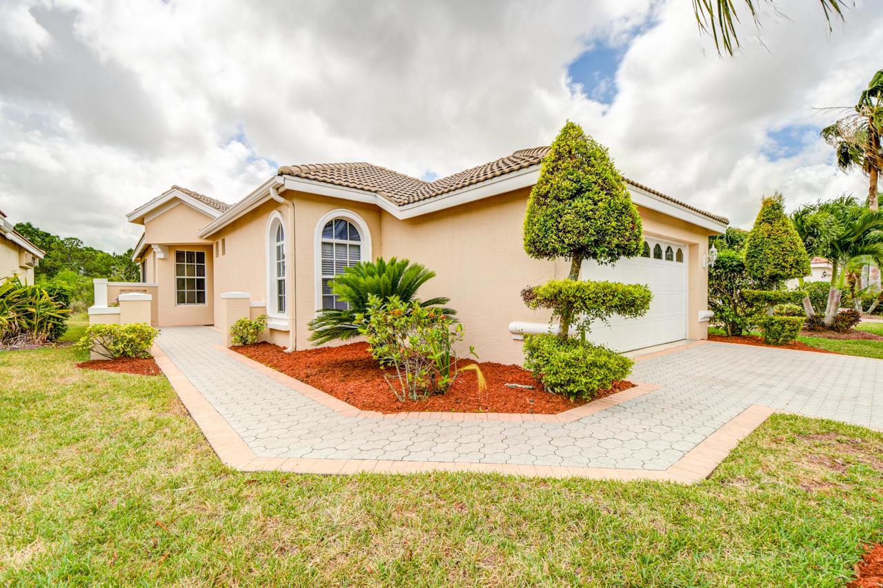 619 Treasure Cove - Photo 1