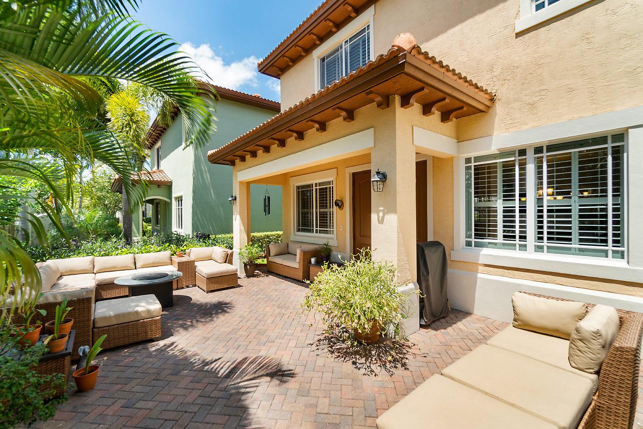 585 Dickens Court - Photo 1