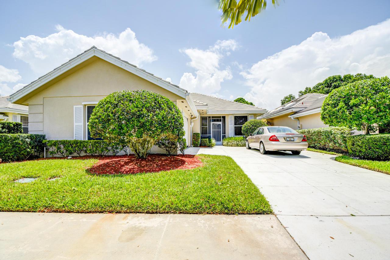 176 Bentley Circle - Photo 1