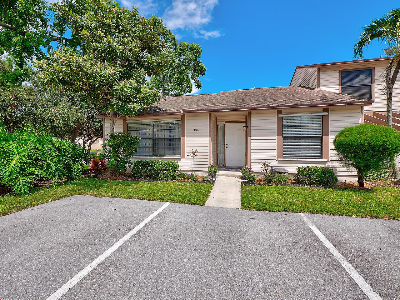 122 Sherwood Circle - Photo 1