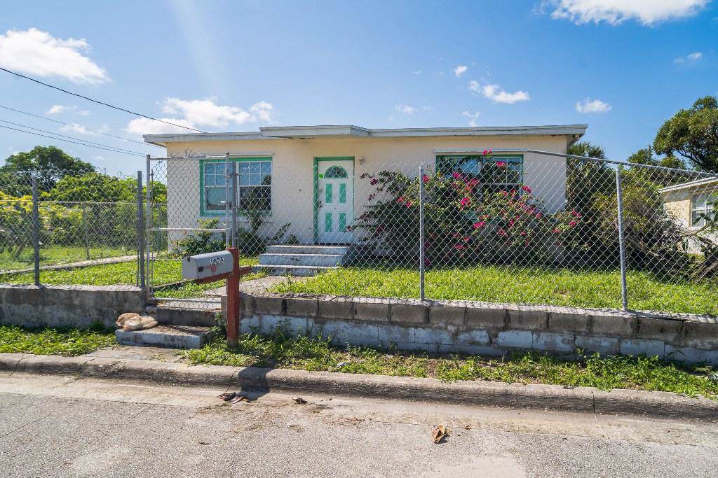 1075 30th Street - Photo 1