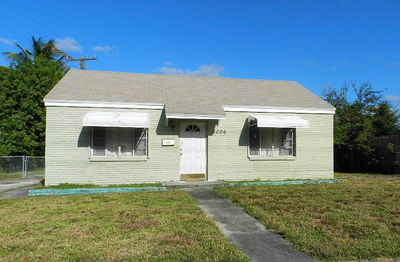 5006 Pinewood Avenue - Photo 1