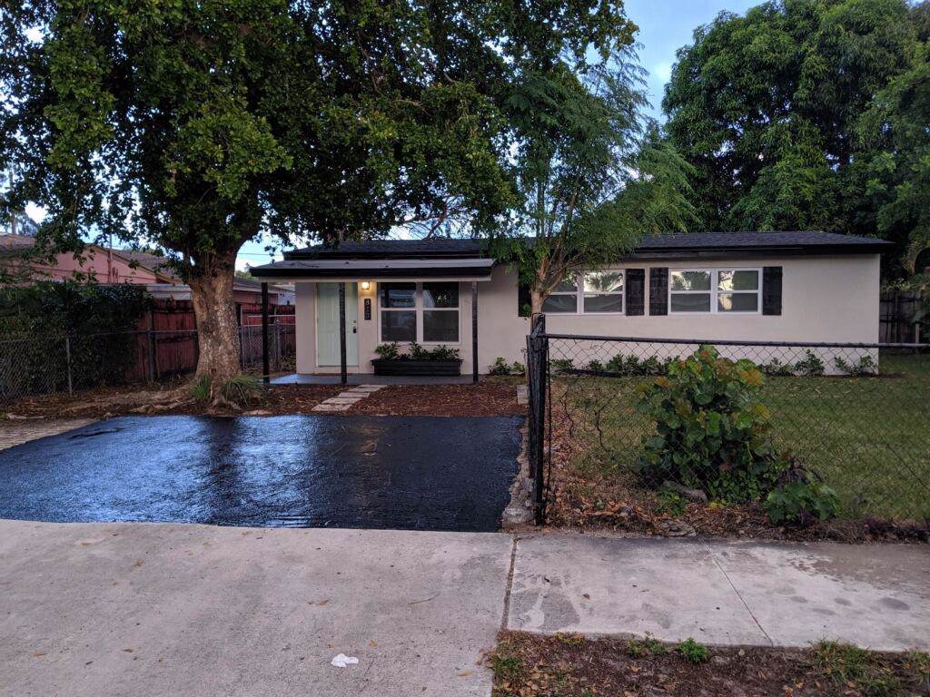 813 11th Avenue - Photo 1