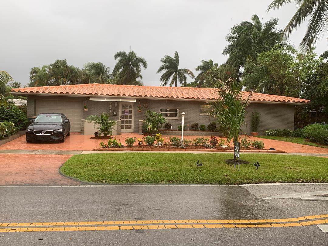 2621 49 Street - Photo 1