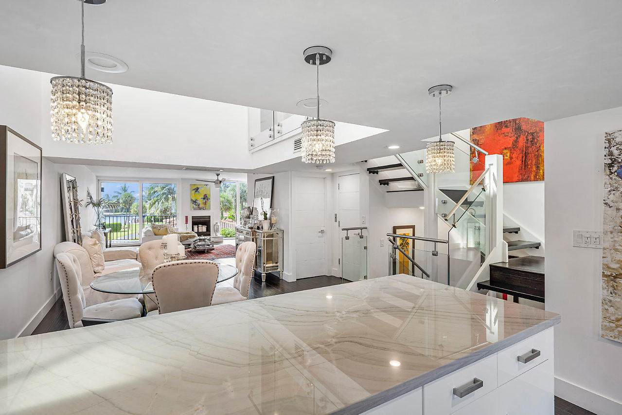 1222 Hillsboro Mile - Photo 1