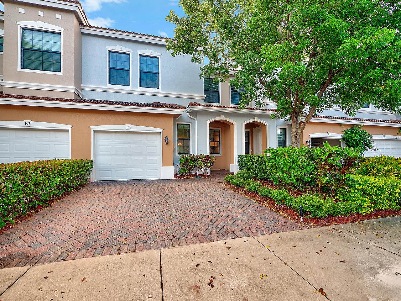 111 Gramercy Square Drive - Photo 1 111 Gramercy Square Drive - Photo 1