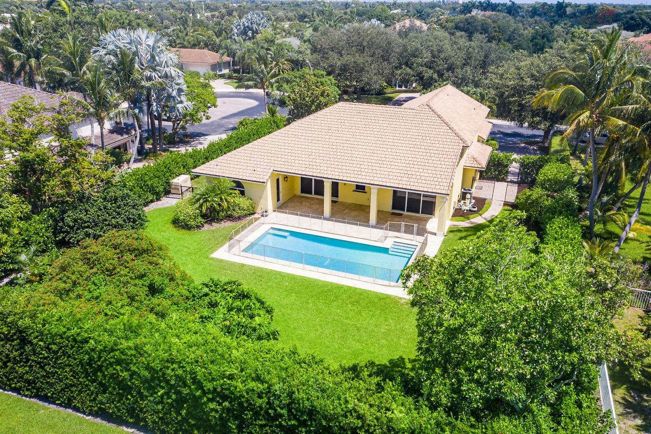 2509 Seminole Circle - Photo 1