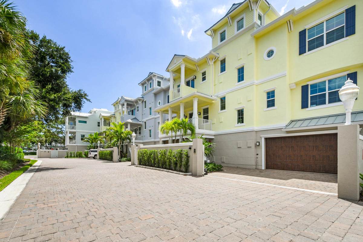 1033 Harbor Villas Drive - Photo 1