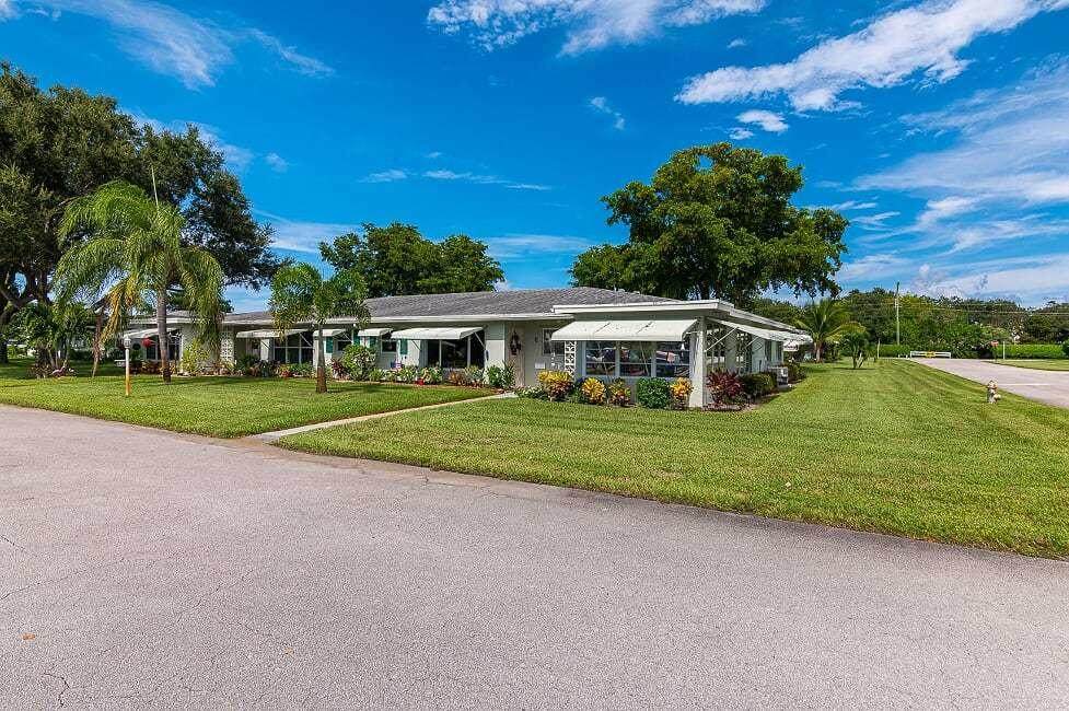 565 High Point Drive - Photo 1