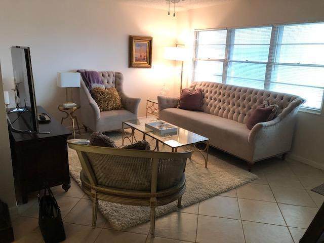 4011 Cambridge A - Photo 1