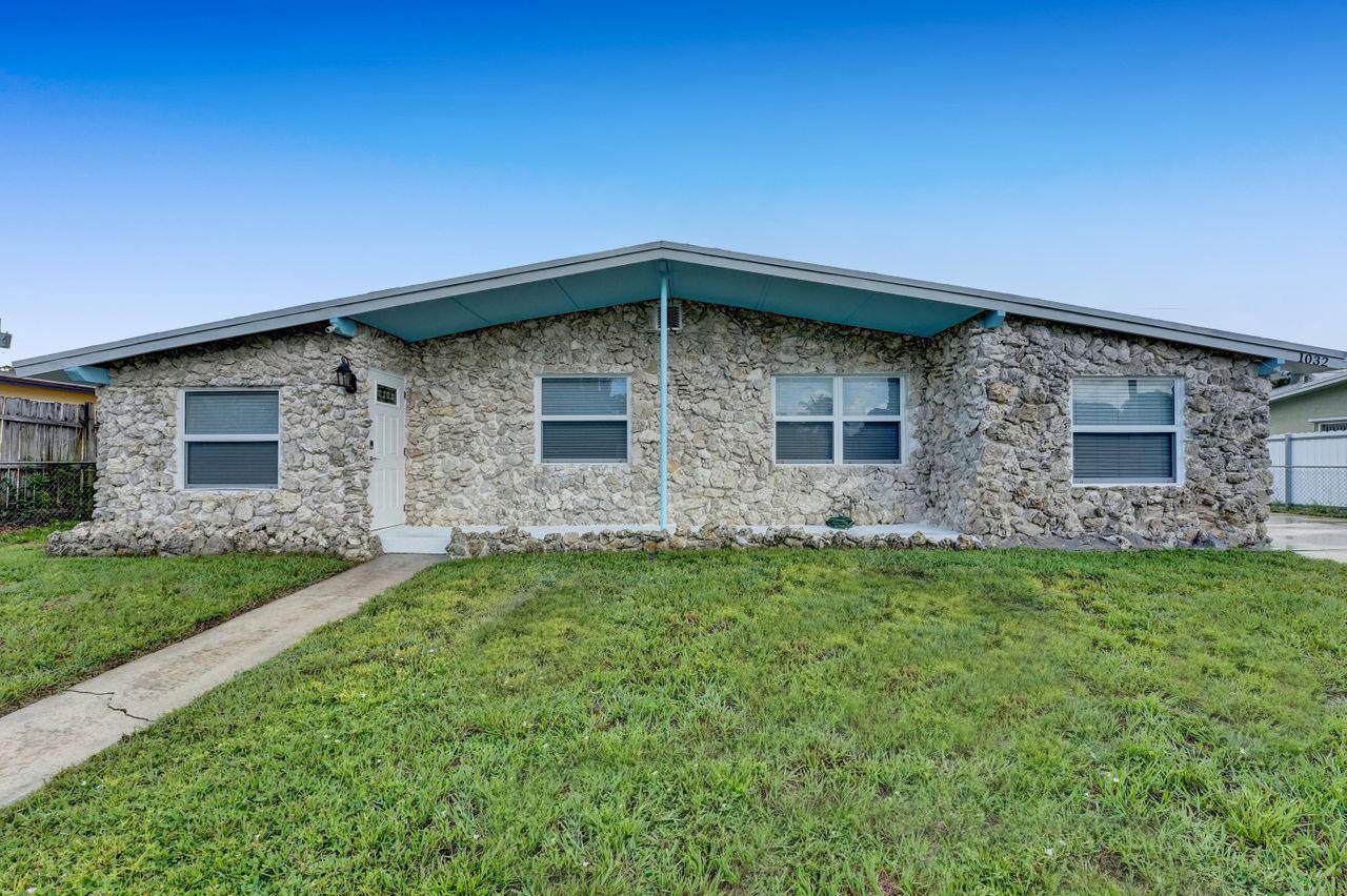 1032 Perry Street - Photo 1
