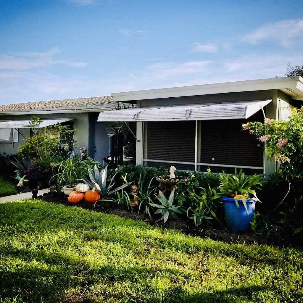 712 South Drive - Photo 1