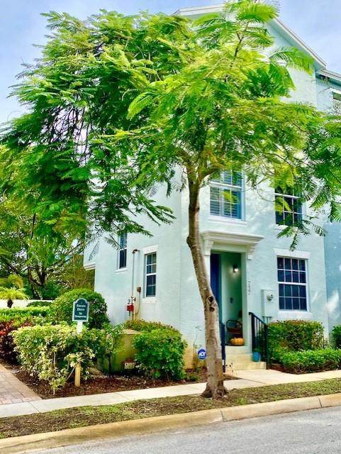 737 N Street - Photo 1