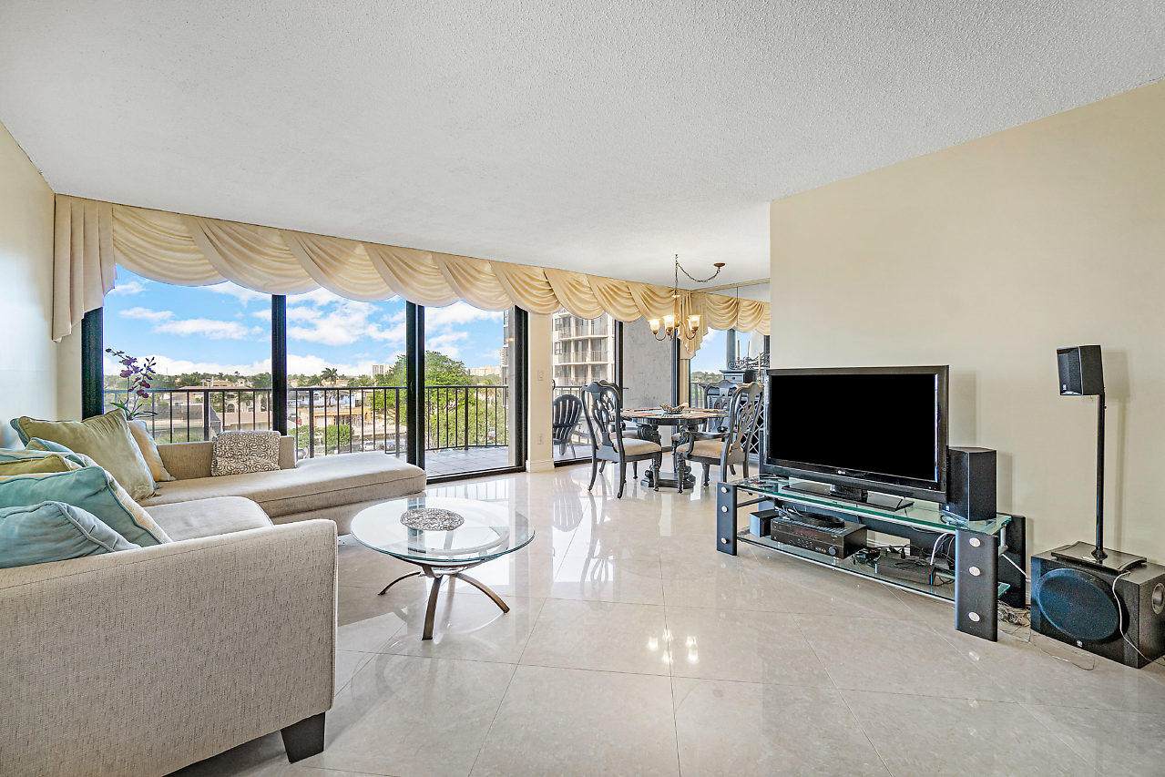 859 Jeffery Street - Photo 1