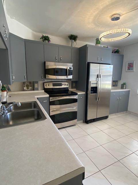 1037 Rexford C - Photo 1
