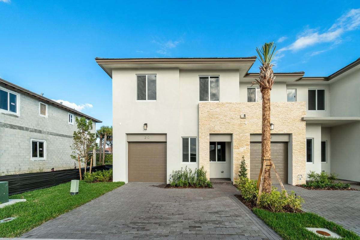 210 Pioneer Way - Photo 1