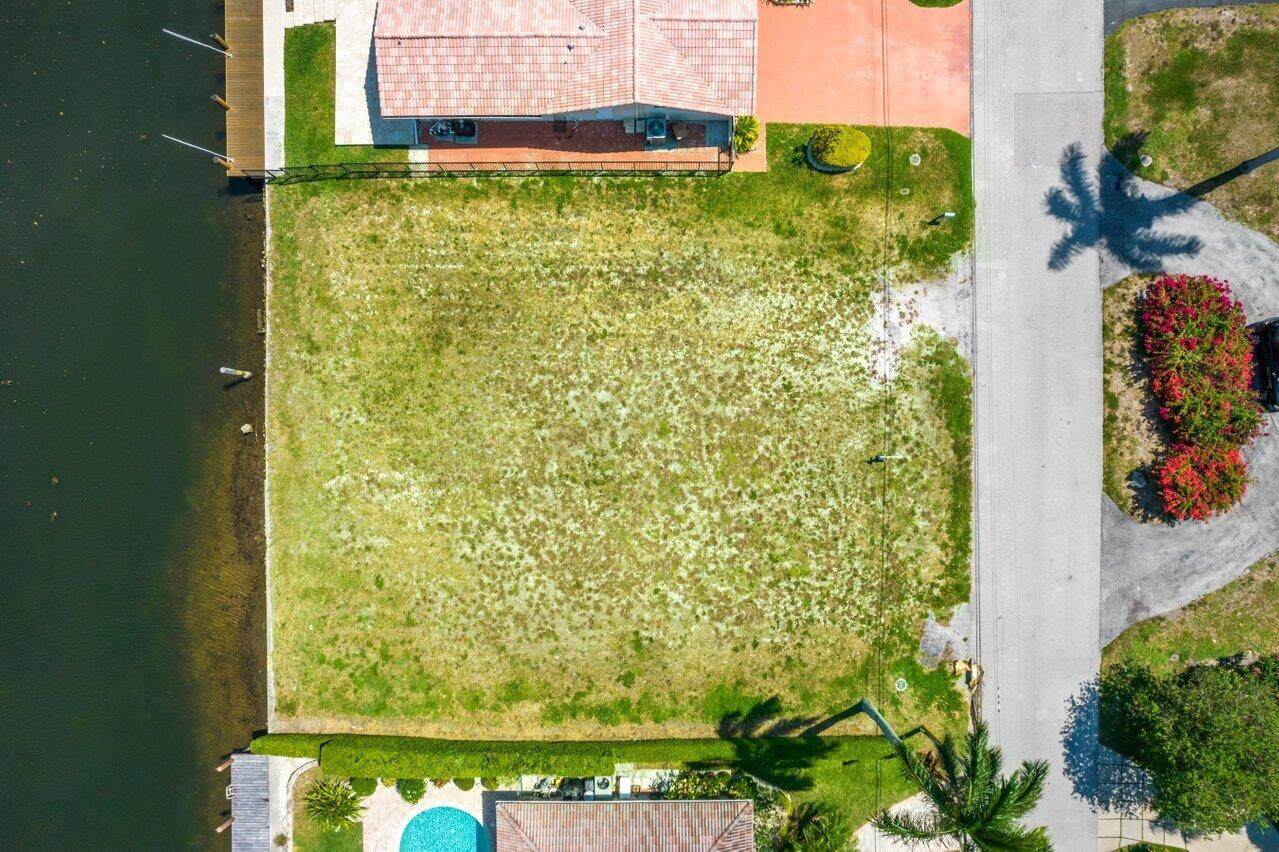 4240 23 Avenue - Photo 1