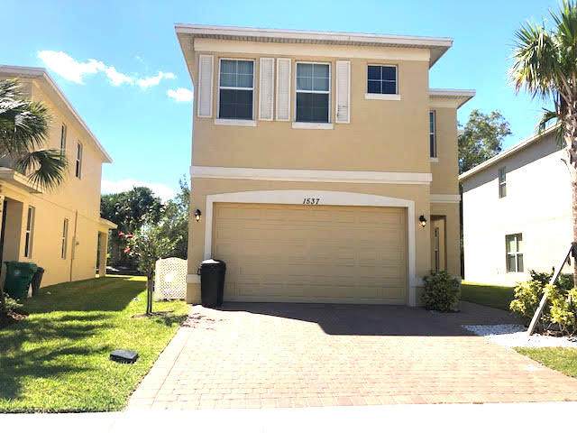 1537 Cataluna Circle - Photo 1