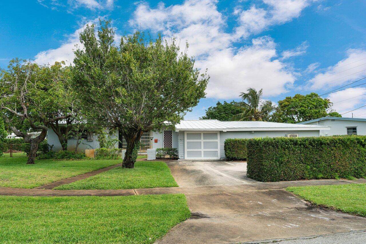 405 Gull Court - Photo 1