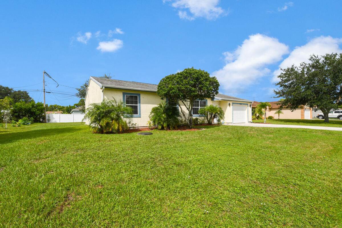 1858 Gifford Street - Photo 1