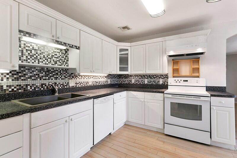 2551 Summit Boulevard - Photo 1