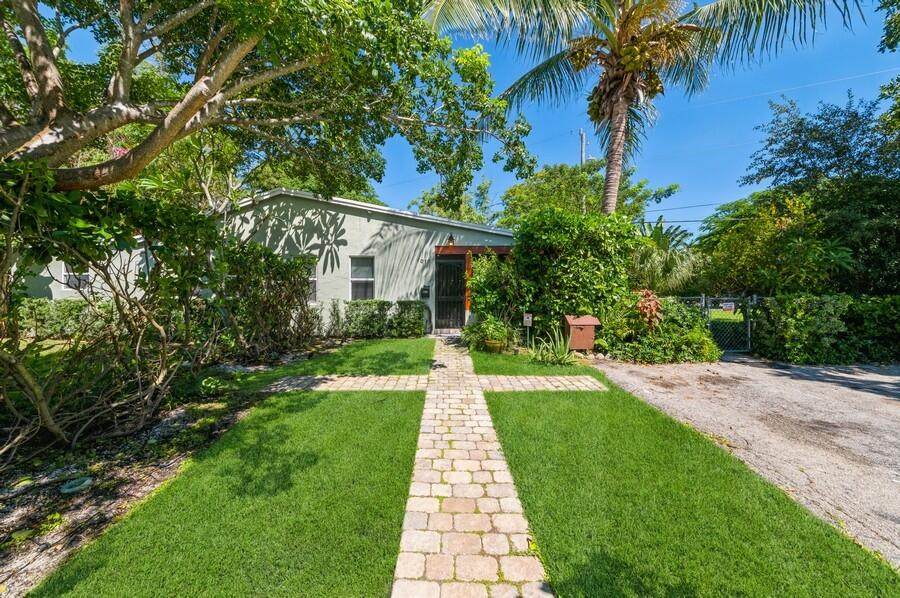 919 Charles Street - Photo 1
