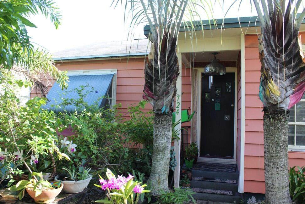 724 Summit Boulevard - Photo 1