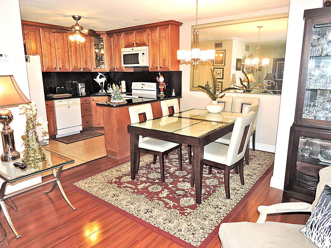 320 Pine Ridge Circle - Photo 1
