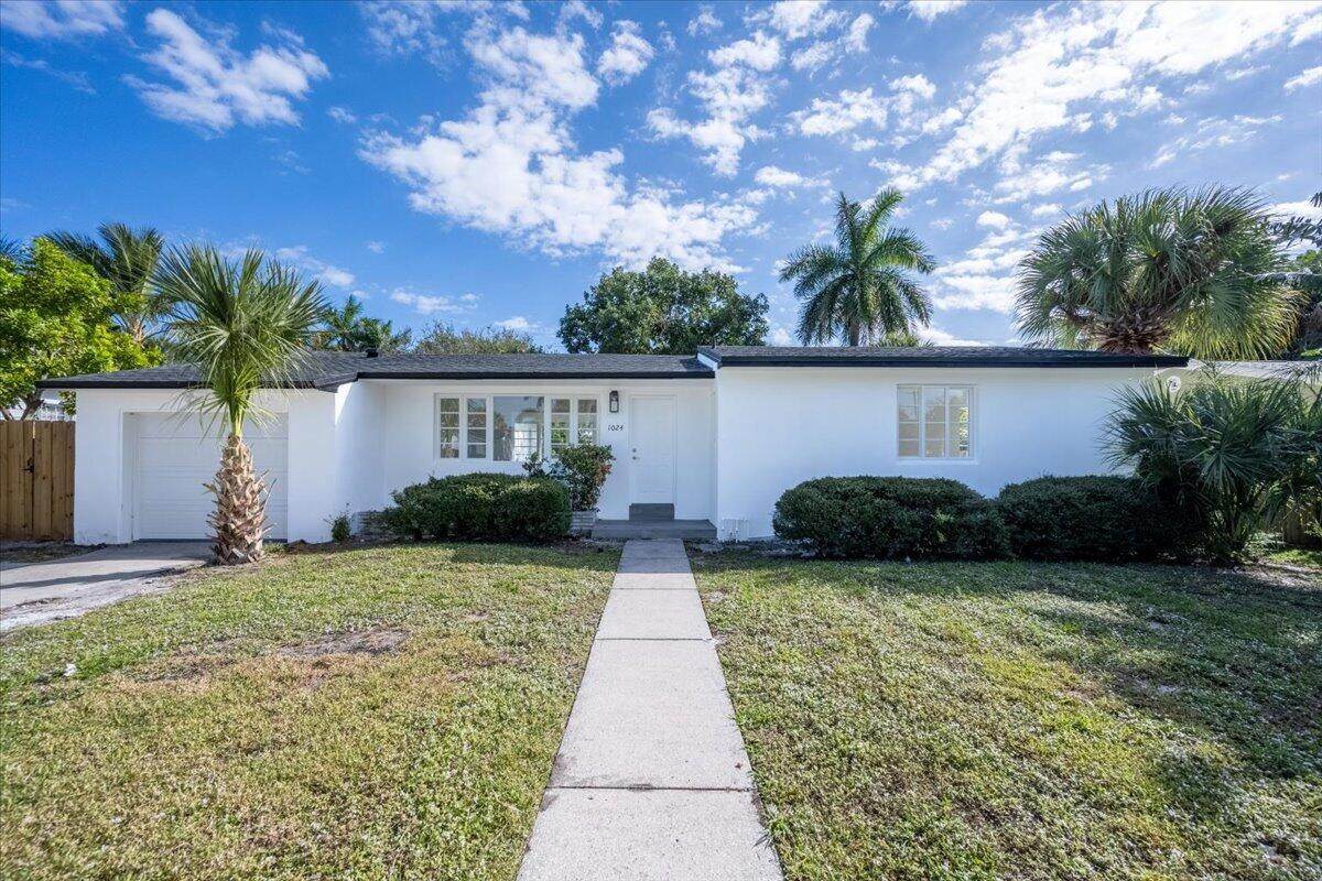 1024 Lakeside Drive - Photo 1