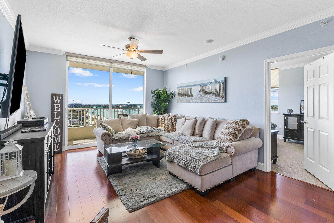 625 Casa Loma Boulevard - Photo 1