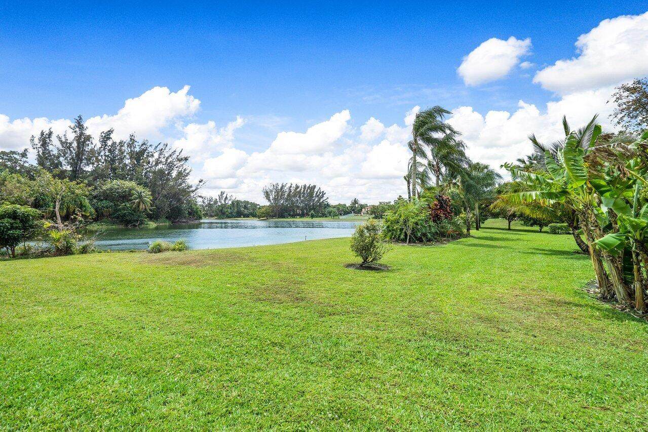304 Westwood Circle - Photo 1