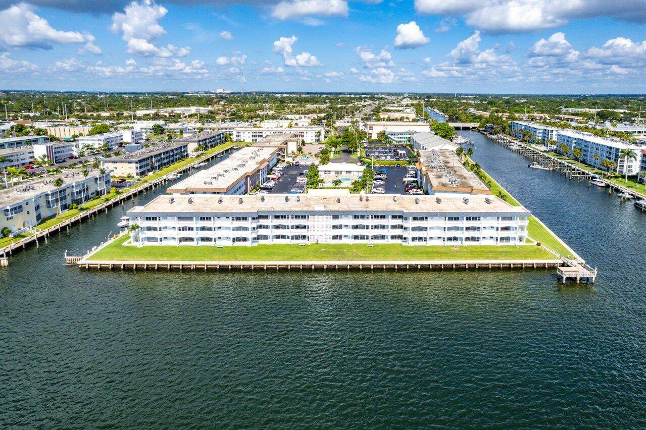 100 Shore Court - Photo 1