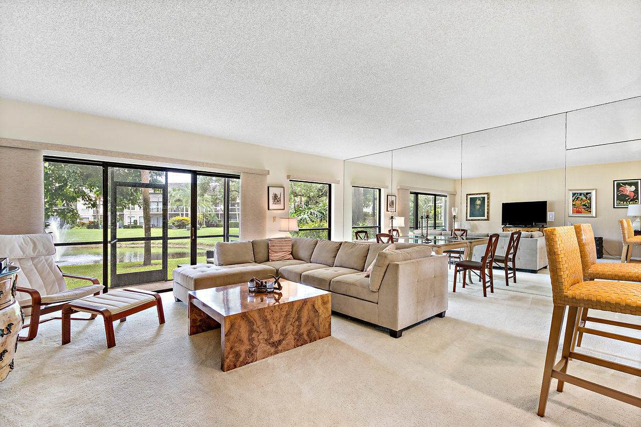 11863 Wimbledon Circle - Photo 1