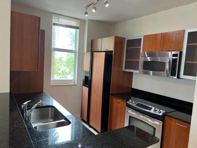 100 6th Street - Photo 1