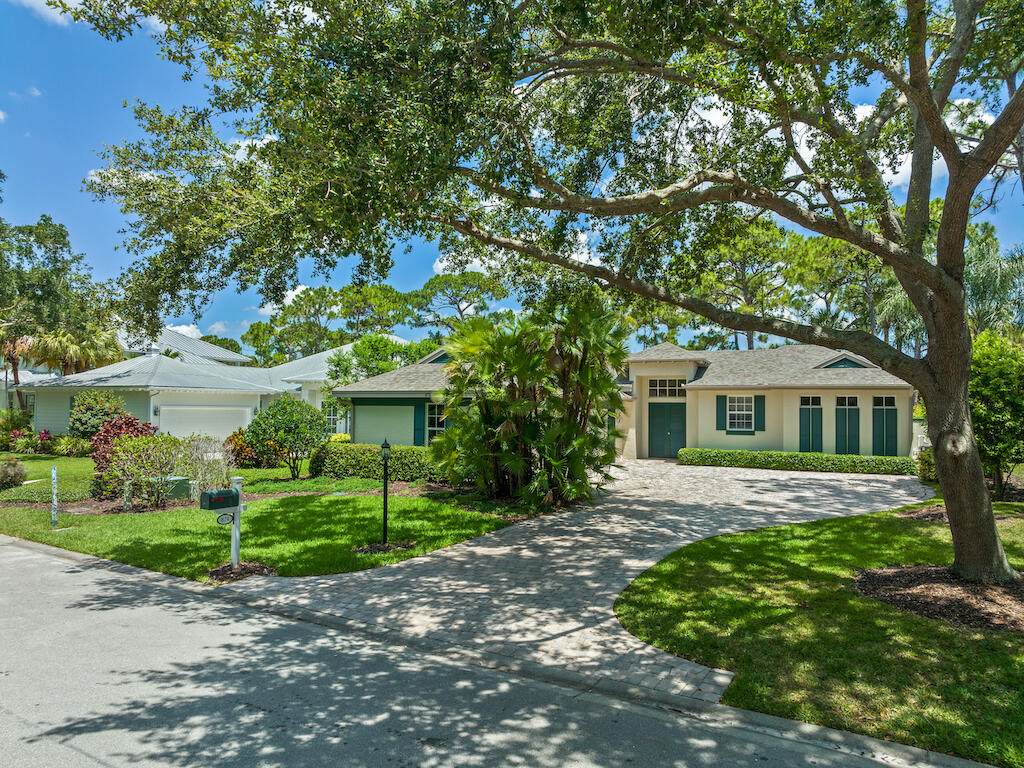 874 Carolina Circle - Photo 1