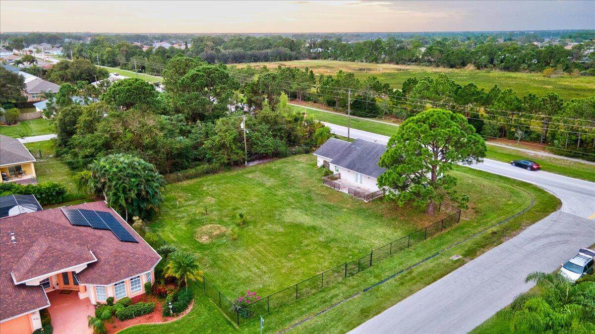 3085 Rosser Boulevard - Photo 1