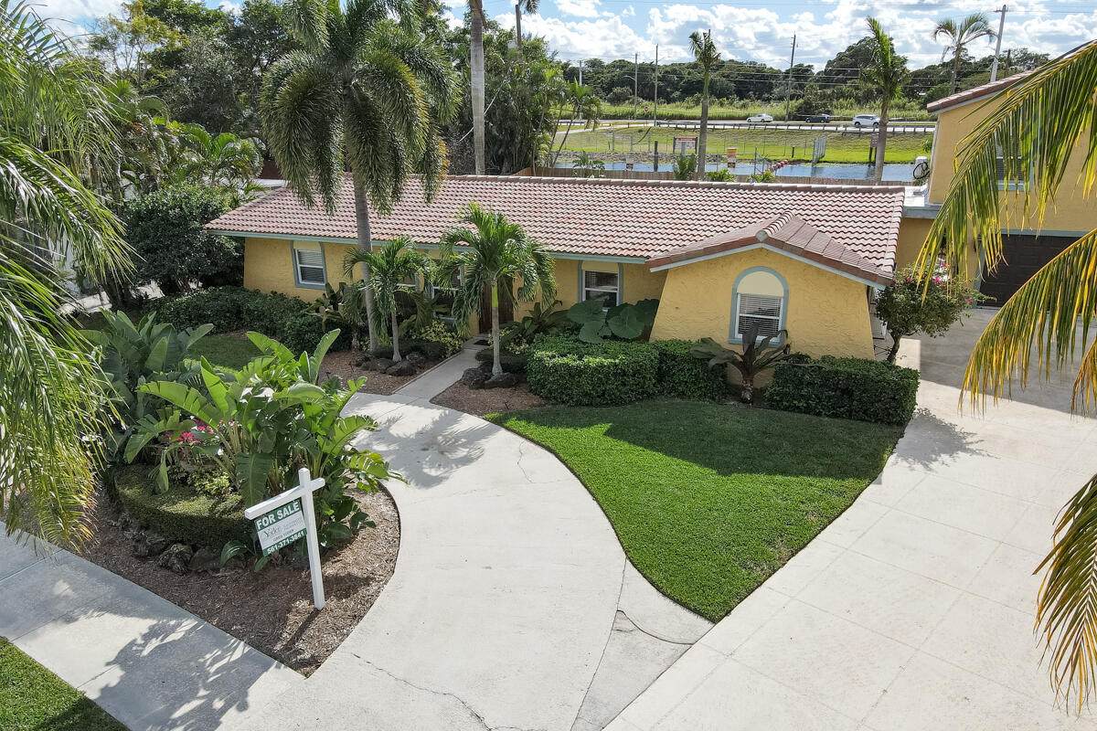 977 Laurel Road - Photo 1